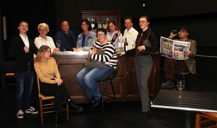 De cast van 'Kaviaar of bal gehakt'.