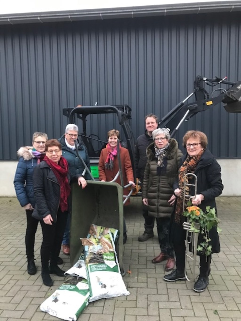 KWOV gaat op pad met potgrond. Foto: PR KWOV