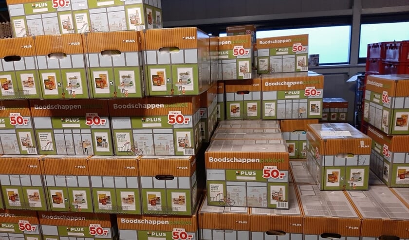 Plus pakketten voor de Voedselbank. Foto: PR