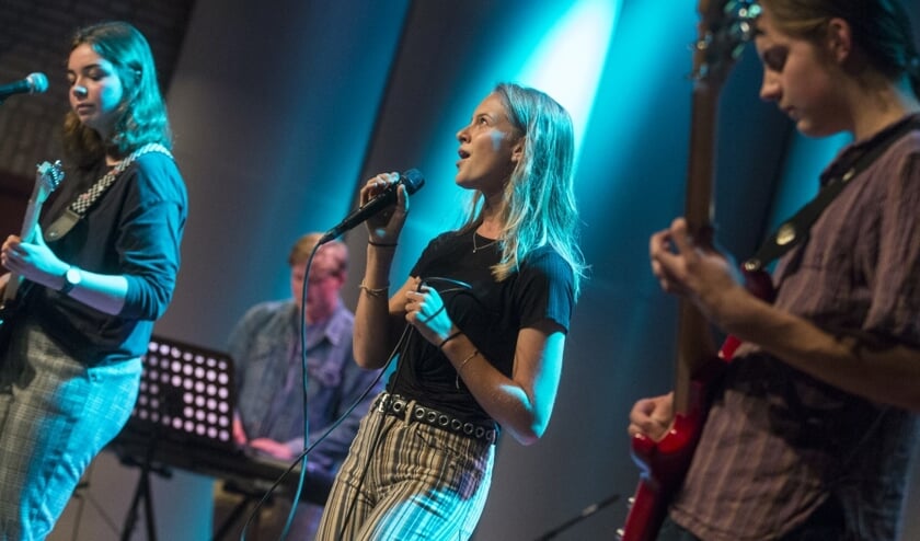 Diverse bands betreden het podium. Foto: Jurgen Pillen