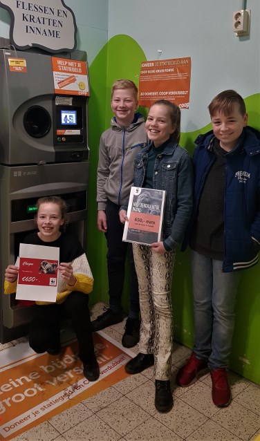 Levin Sesink, Bart Gerritsen, Liv Smits en Luuk Danen hebben zich ingezet voor de door brand bedreigde dieren in Australie. Zij hebben een bedrag van 650 euro opgehaald voor dit goede doel. Foto: Alice Rouwhorst