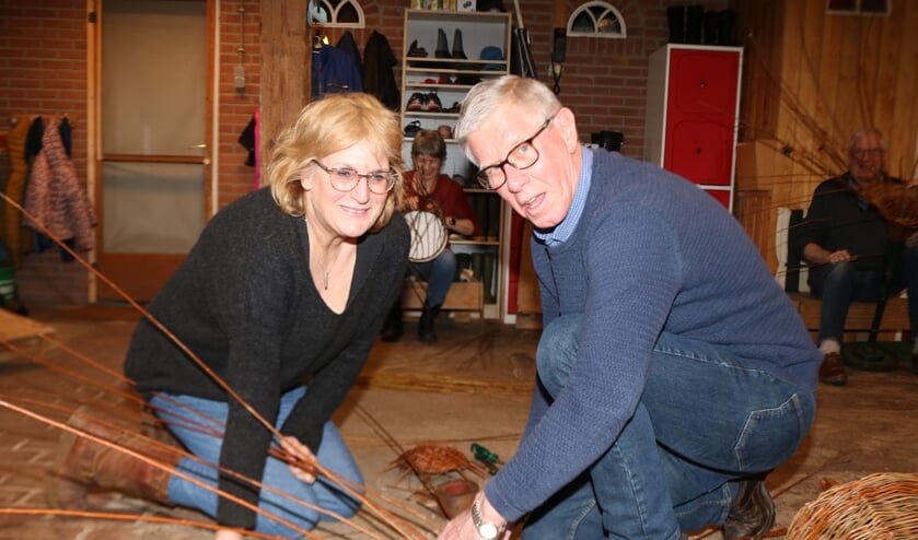 Gerard Lammertink is met één van de cursisten bezig. Foto: Arjen Dieperink
