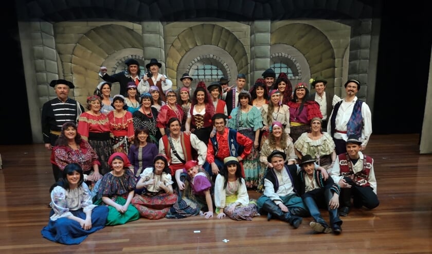 De spelers van 's-Gravenstad Muziektheater zetten My Fair Lady op de planken. Foto: PR