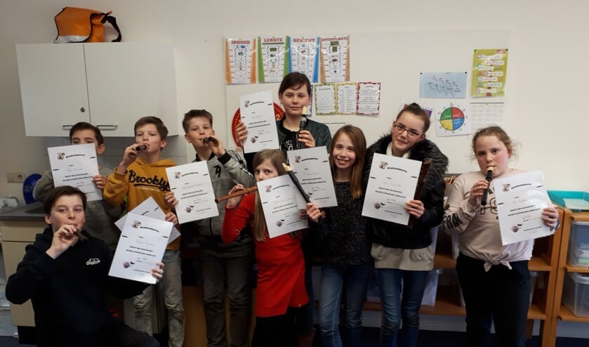 Blokfluiters van de Dorpsschool Halle behaalden hun diploma's. Foto: PR