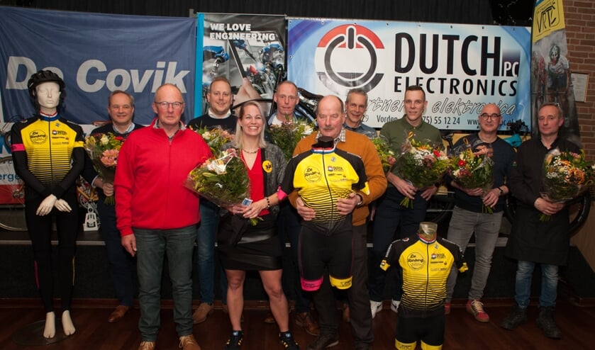 De presentatie van het nieuwe wielertenue van VRTC de 8 Kastelenrijders. Foto: Paul Harmelink