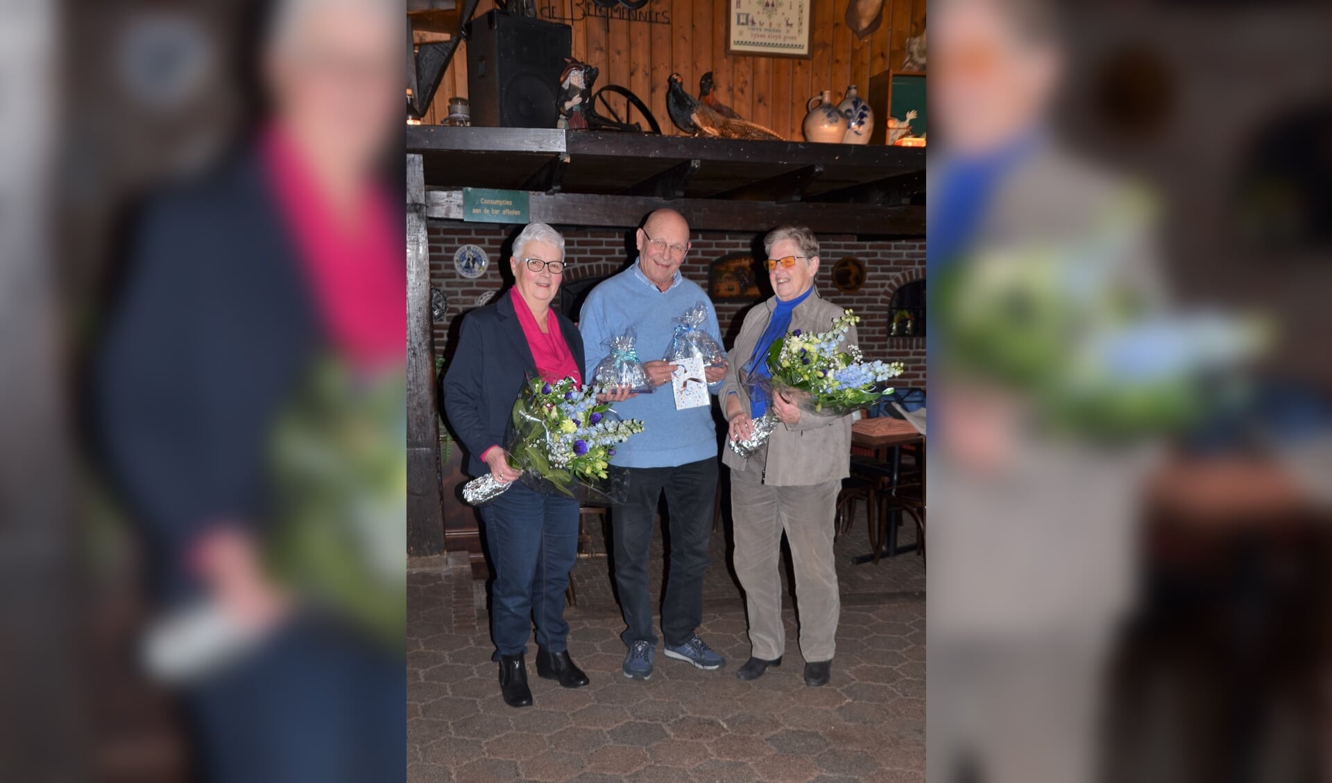 De jubilarissen Rinus en Diny van Zuilekom en  Henny Schekman-Westerveld.  Foto: PR. 
