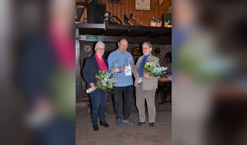 De jubilarissen Rinus en Diny van Zuilekom en Henny Schekman-Westerveld. Foto: PR.