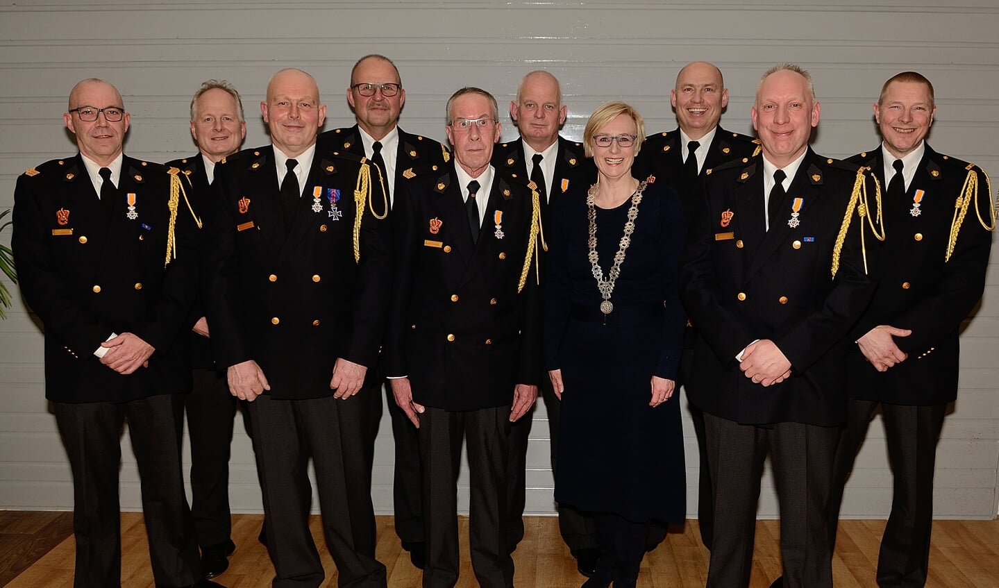 Koninklijke waardering uitgereikt aan Steenderense brandweervrijwilligers. Foto: Harold Aalderink