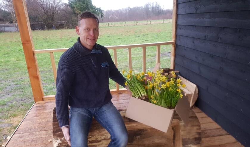 "De uitgebloeide bolletjes kunnen we goed gebruiken voor de bijen", zegt Stephan Damman.