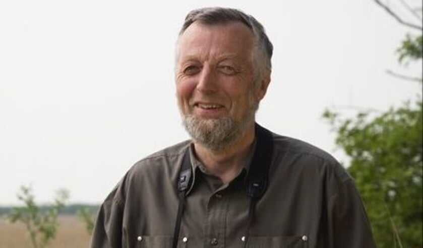 Baardmannetje Nico de Haan geeft een lezing over boerenlandvogels bij Erve Kots.