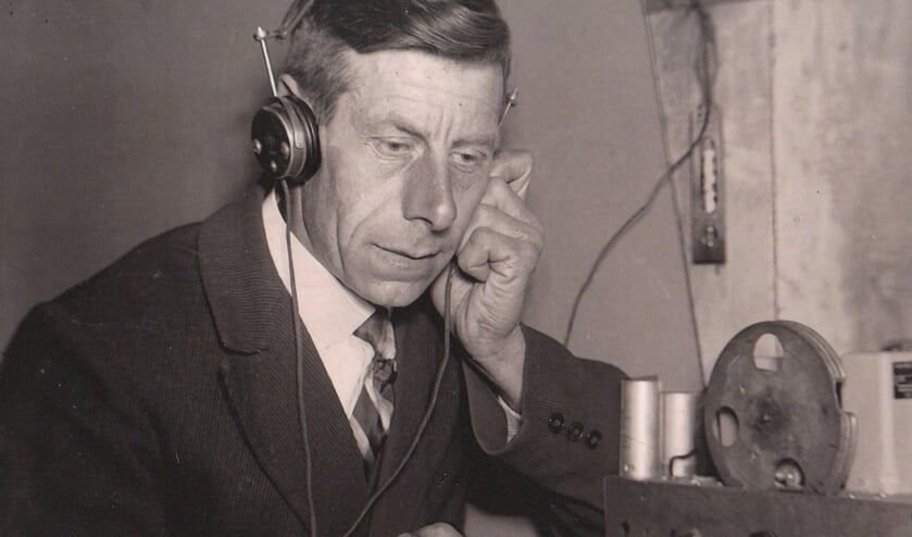 In de gemeente Lichtenvoorde waren radio's al in juli 1941 in beslag genomen. Er kon alleen nog stiekem naar Radio Oranje geluisterd worden. Op de foto Wim Wissink.