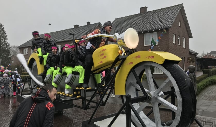 De winnaar in de A-categorie: Kerstraat 2 met 'We'j mot van 't gas af'.