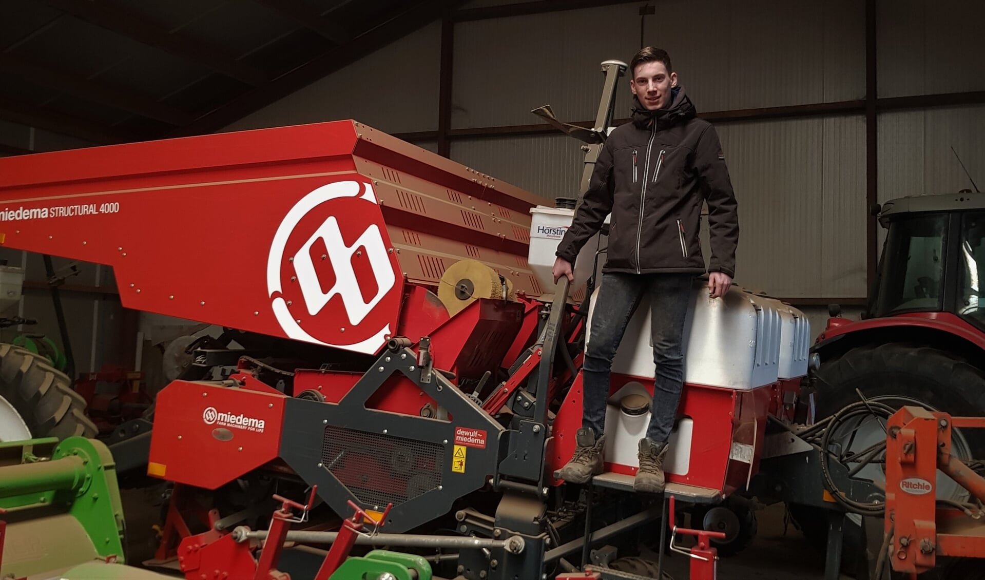 Het is bijna zover en dan kunnen de machines van stal. Bas kan dan in het echte leven aan het werk met een aardappelpoter. Foto: Alice Rouwhorst