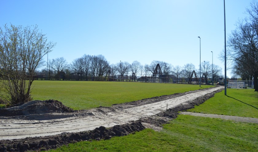 De fundering voor de hardloopbaan wordt gelegd. Foto: PR