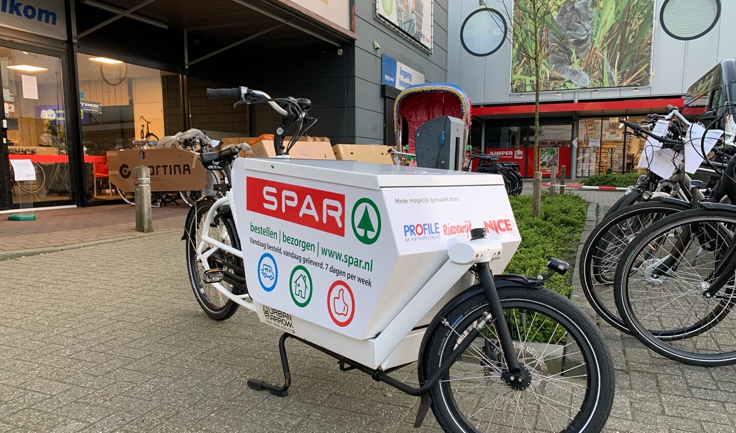 De duurzaam voortgedreven bakfiets waarmee Spar City boodschappen bezorgt in Zutphen en Deventer. Eigen foto