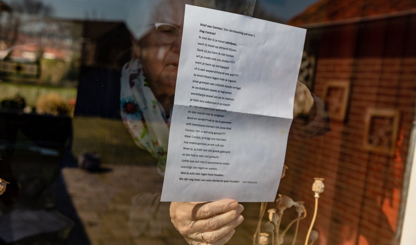  Fiene Kolkman - Hulshof laat ons graag even zien wat voor een prachtig gedicht ze heeft ontvangen van haar vriendin.