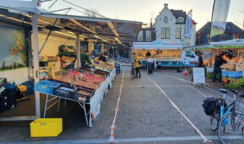 Foto: Coronamaatregelen op de Needse warenmarkt. Foto: Rob Weeber