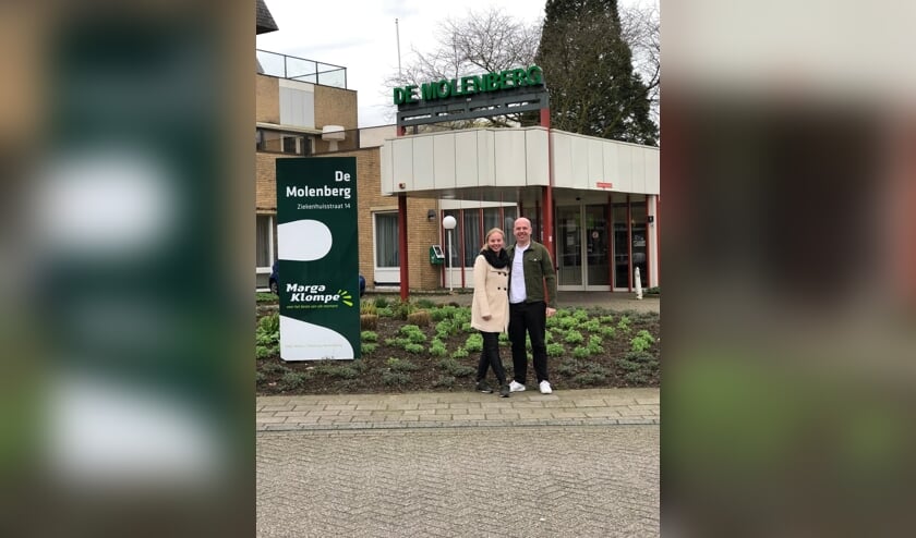 Kim en Pascal,ongeveer een maand geleden, voor De Molenberg in Groenlo. Foto: eigen foto