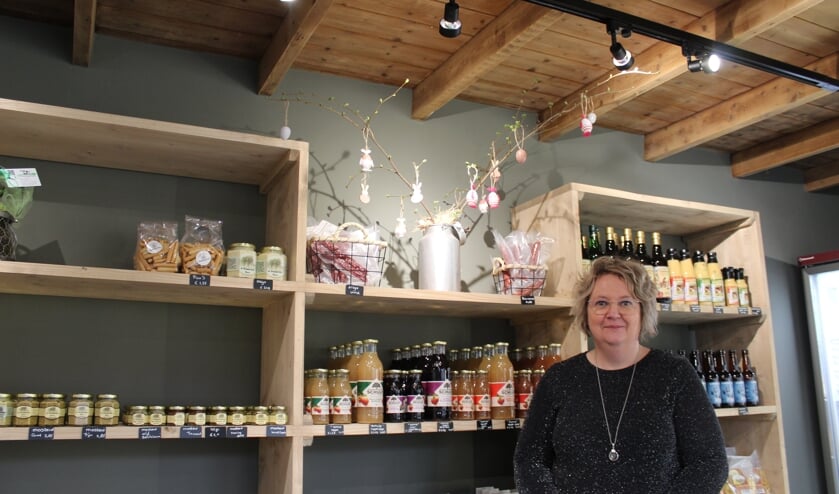 Gersina Tessemaker in haar boerderijwinkel. Foto: PR