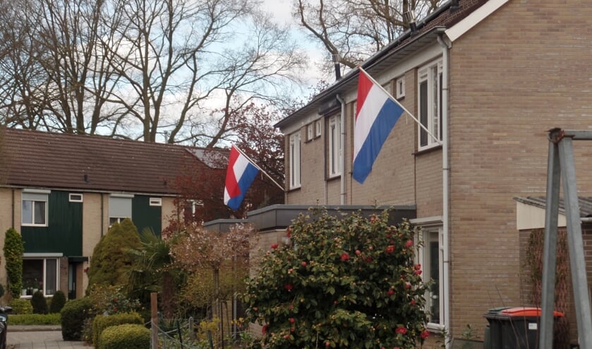 Onder meer aan de Brinkerhof werd er 1 april gevlagd. Foto: Jan Hendriksen.