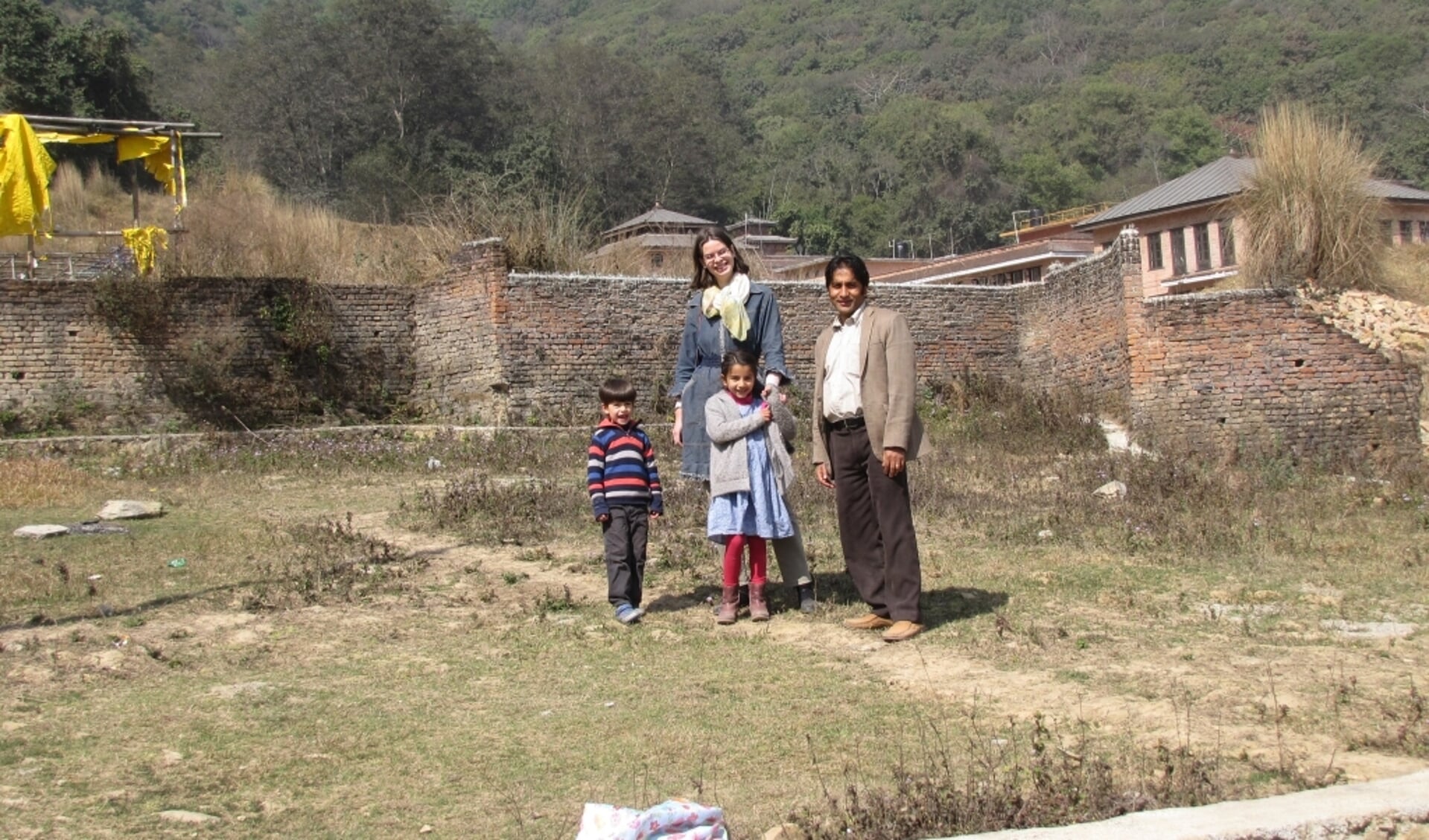 Ilse Bennink met haar Nepalese man Shiva Sapkota en hun twee kinderen. Foto: PR. 