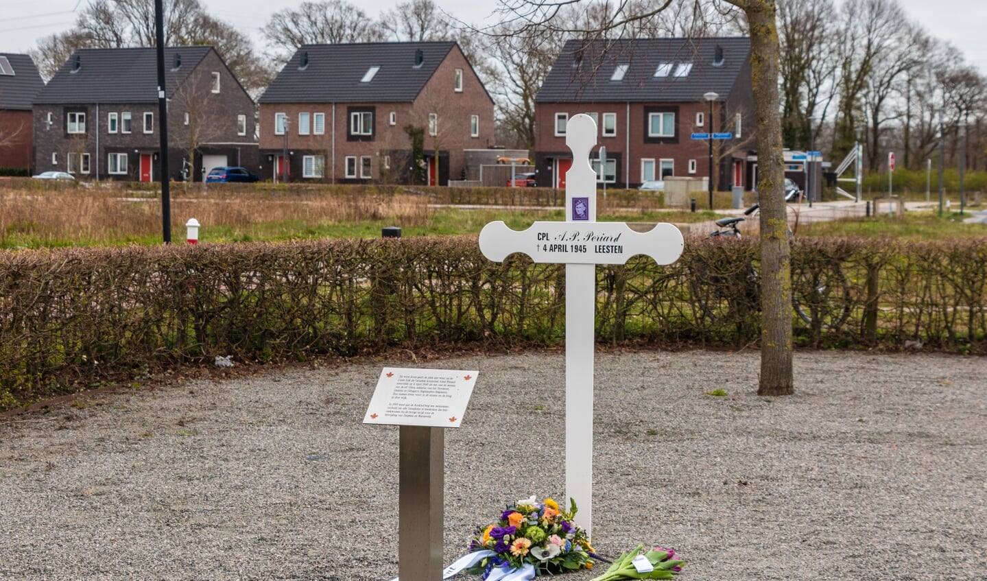 Bloemen bij het Witte Kruisje. Foto: Henk Derksen