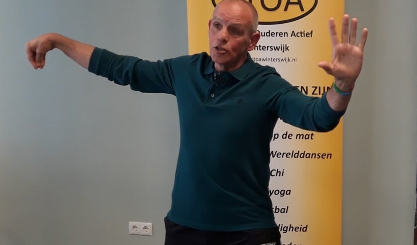Erik Maas tijdens een digitale les Qi Gong in het Gasthuus. Foto: Lineke Voltman