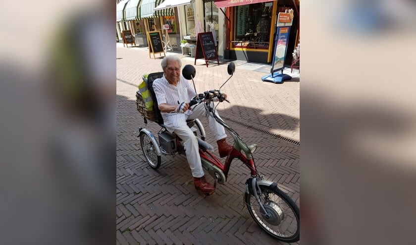 Herman Grijff op de fiets in Zutphen. Eigen foto
