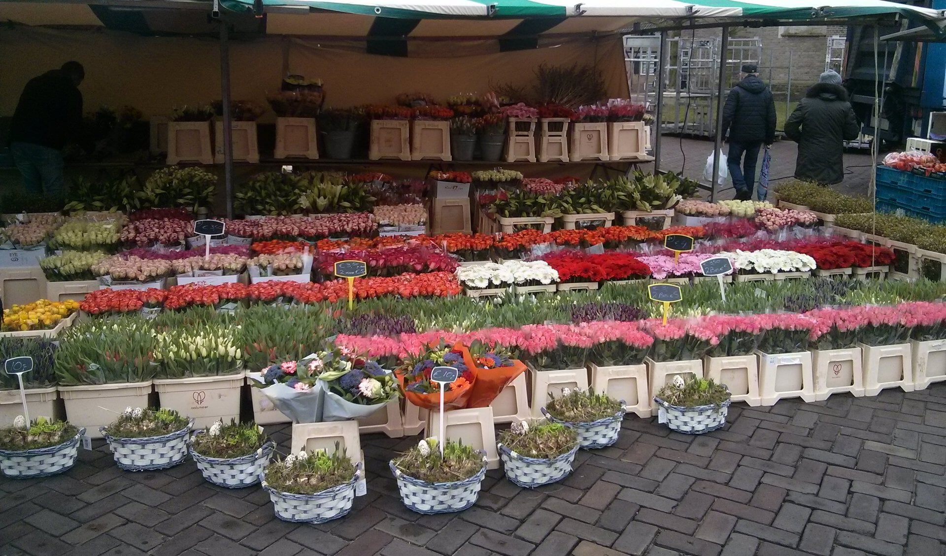 Alle prachtige producten van de markt in Dinxperlo zijn nu alleen nog voor inwoners van Dinxperlo en Suderwick. Foto: Markt Dinxperlo