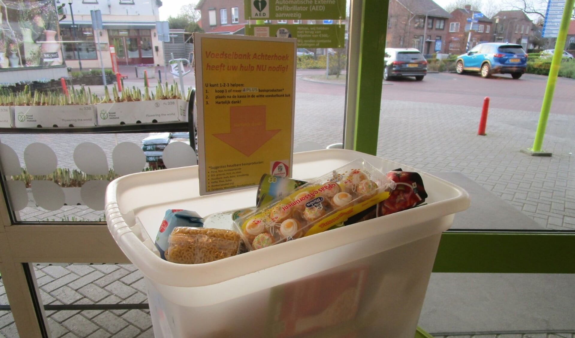 Er staan nu ook inzamelboxen voor de Voedselbank bij de supermarkten Plus en Coop. Foto: PR. 