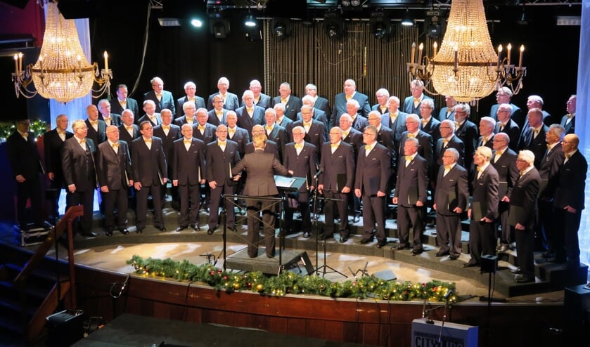 Mannenzangvereniging Inter Nos uit Groenlo tijdens een uitviering in de concertzaal van City Lido. Foto: Theo Huijskes