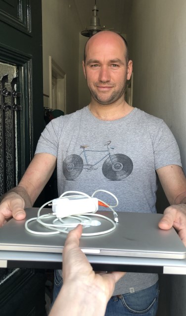 Doneer de oude laptop aan de #LaptopChallenge van de Zutphense Uitdaging. Foto: PR