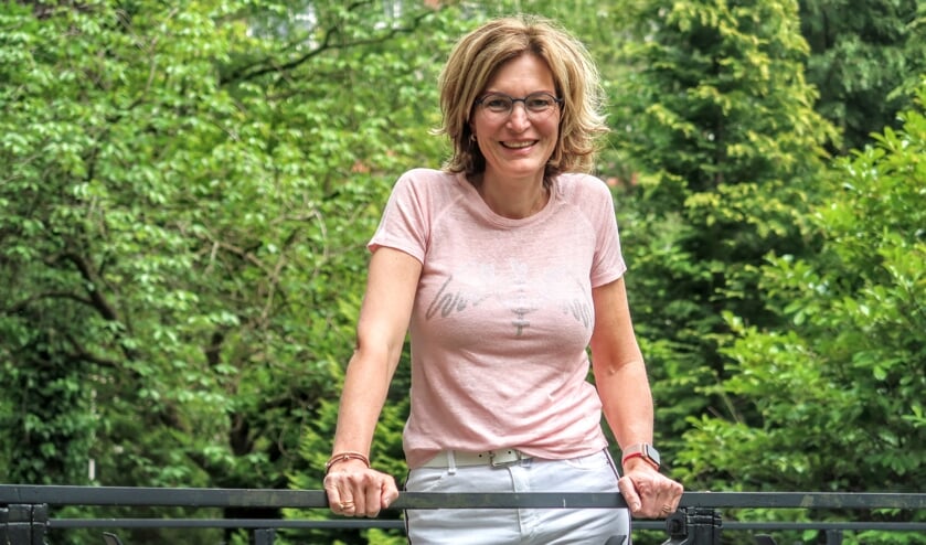 Leefstijlcoach Inge Lettink: ‘Wat staat er in je koelkast? En kun je daar iets in veranderen?’ Foto: Luuk Stam