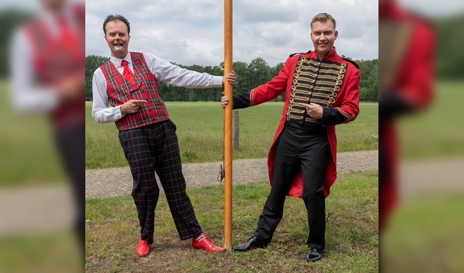 Lennart Schoppers (l.) en Yoshi Berends van Circus Lorelly. Foto: Peter Walhof