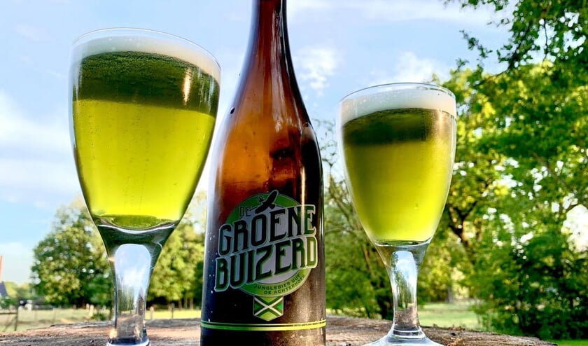 Met tegenlicht krijgt het een groene kleur die heel bijzonder is. Dat heeft mede bijgedragen aan de naam 'De Groene Buizerd' en aan de term 'Achterhoeks Junglebier'. Foto: PR