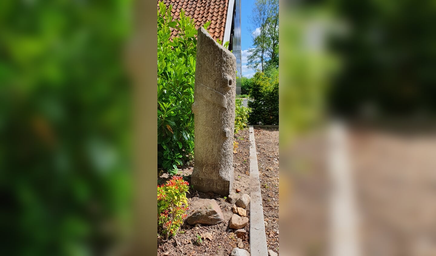 De stenen zuil die ooit op Piets graf stond.