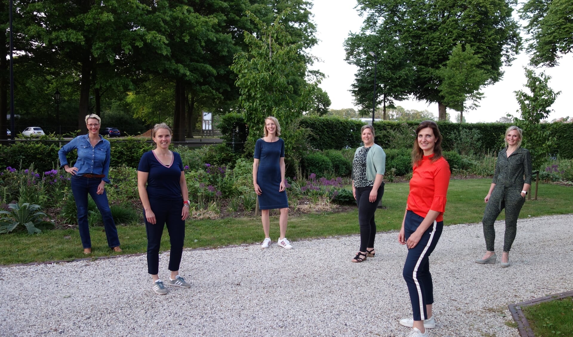 Van links naar rechts: Christine Pieters, Nicole Haarman, Nynke Postma, Nelleke Aipassa, Linda Winkelhorst en Judith Wubbels. Foto: Clemens Bielen