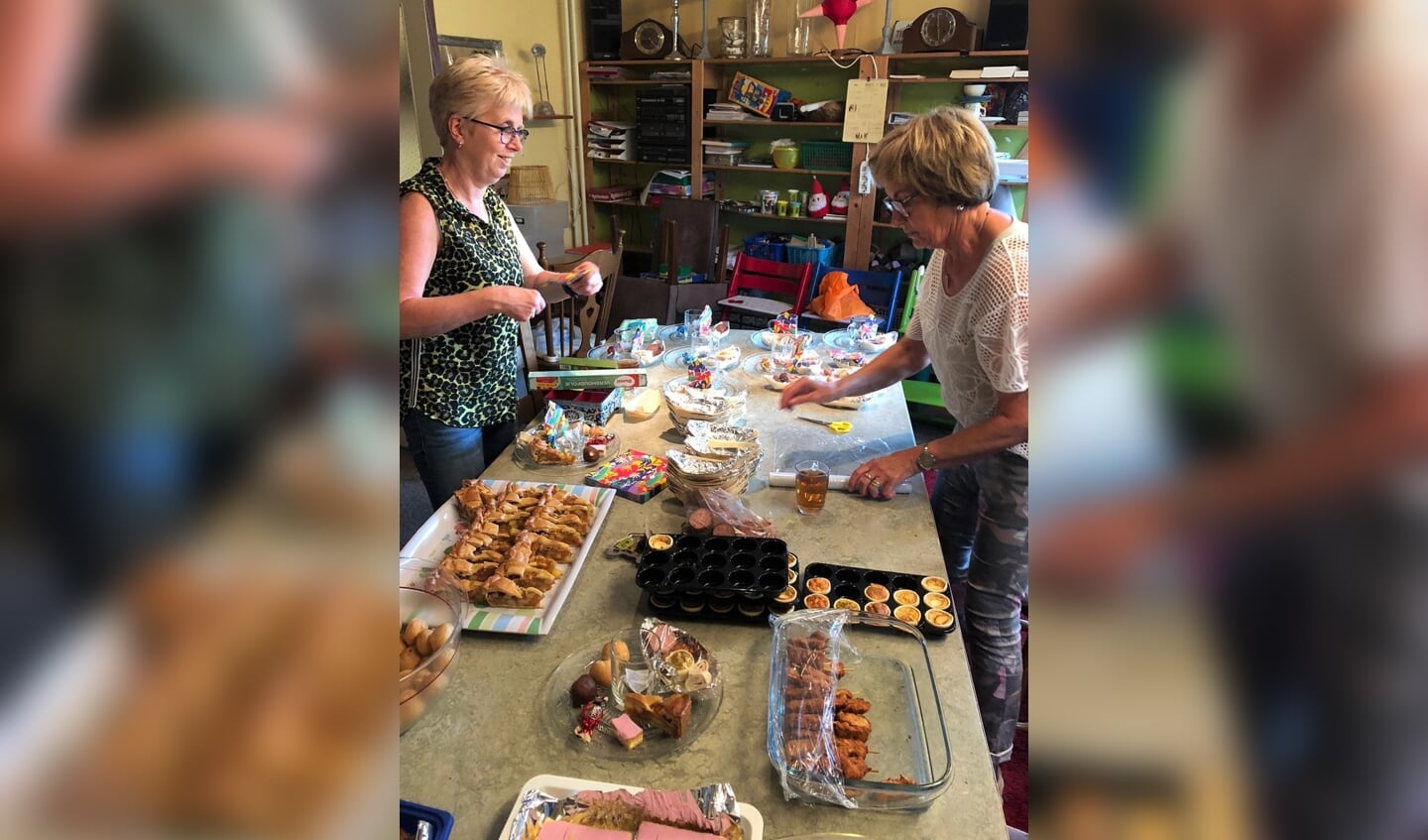 De Zonnewijzers stelden de pakketjes samen. Foto: PR