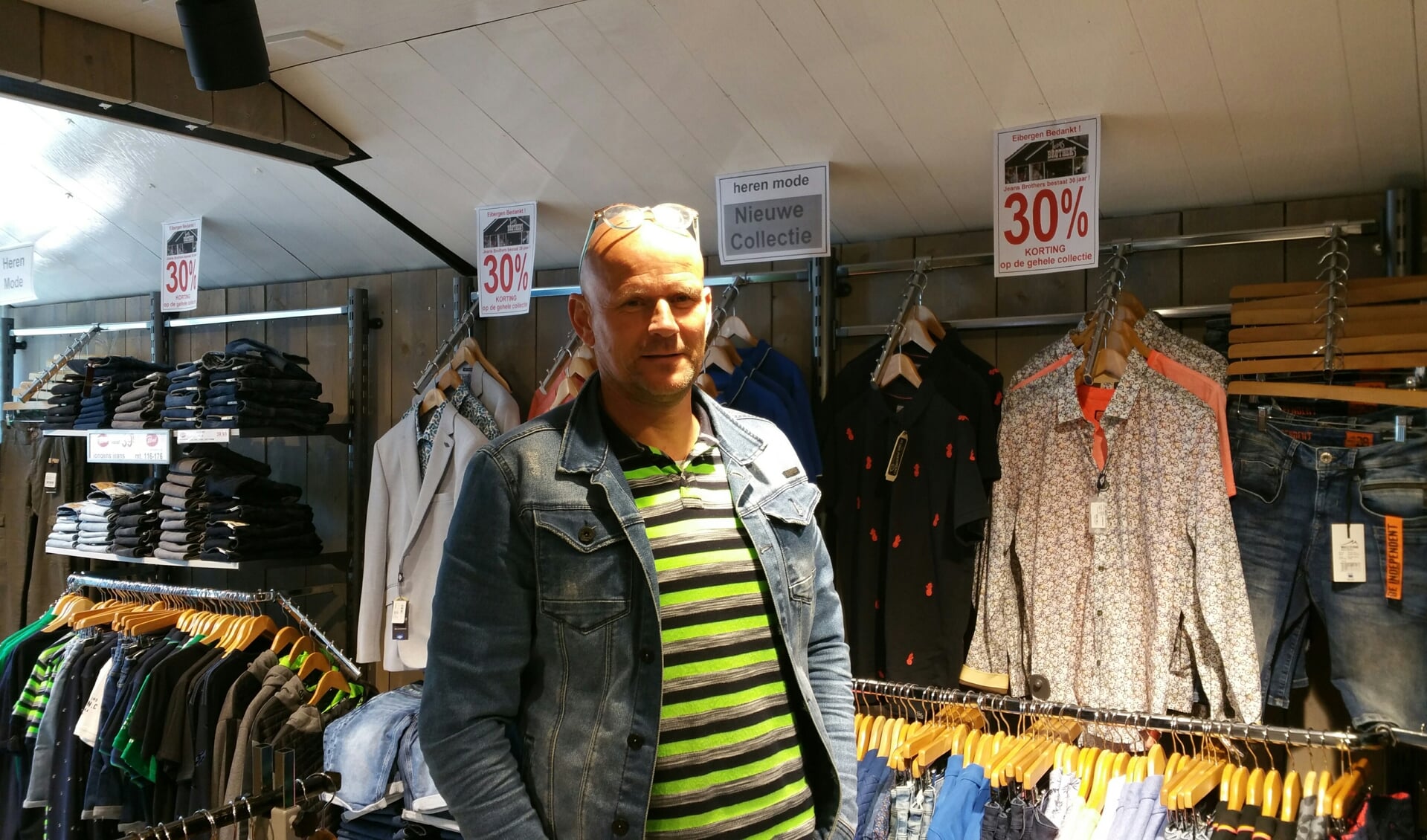 Edwin Boogaerts in de winkel van Jeans Brothers in Eibergen. Foto: Bart Kraan