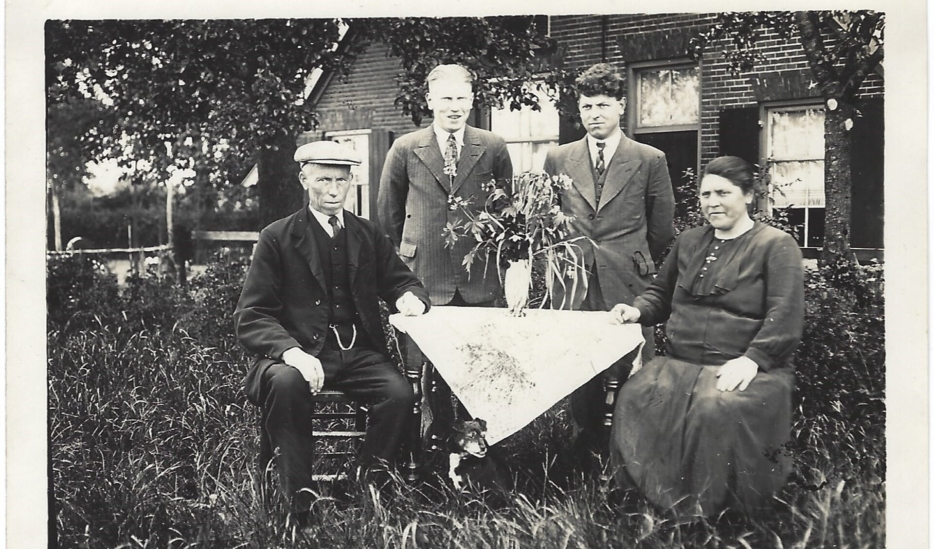 Gerrit Wolsink (2e van links) tussen zijn familie in 1936. Foto: G. Wolsink 