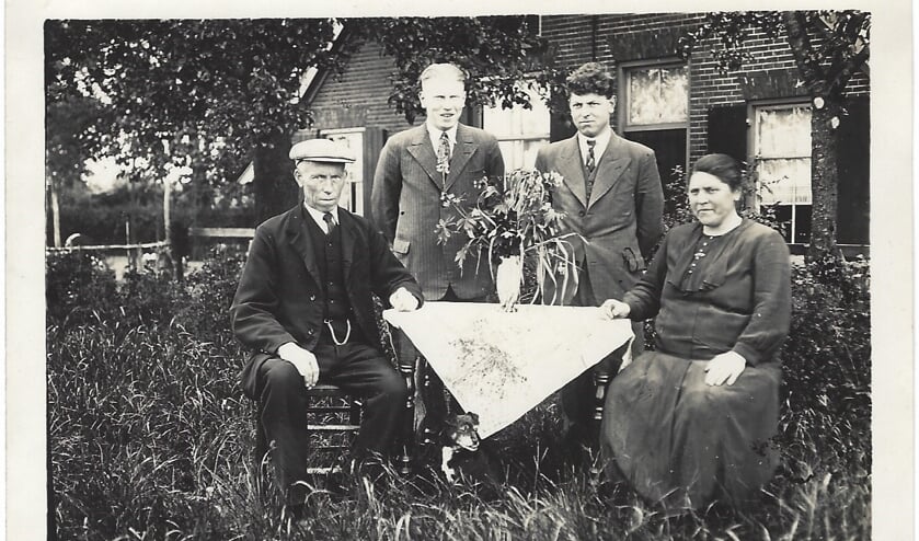 Gerrit Wolsink (2e van links) tussen zijn familie in 1936. Foto: G. Wolsink