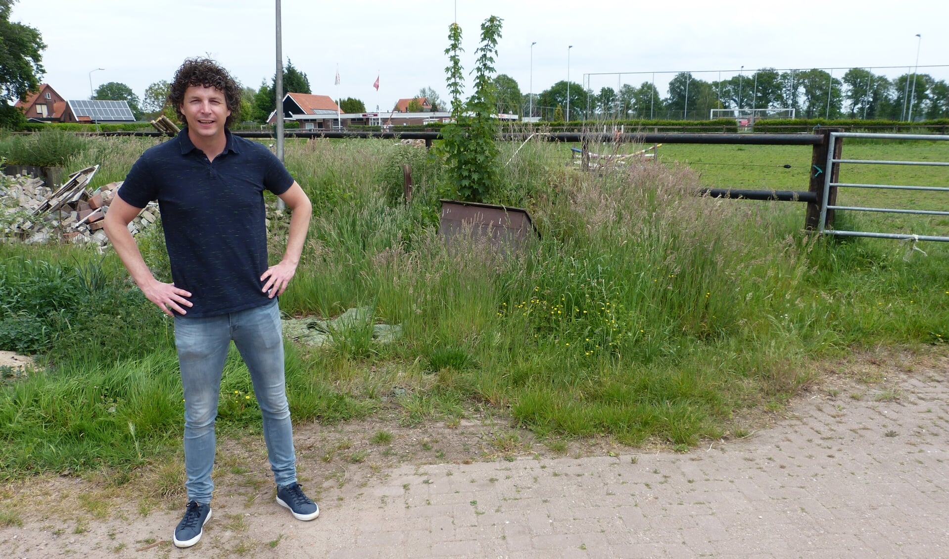 In mei was Bas Hommelink hoopvol dat hij woningen aan de Bumerweg kon bouwen. Foto: Bernhard Harfsterkamp