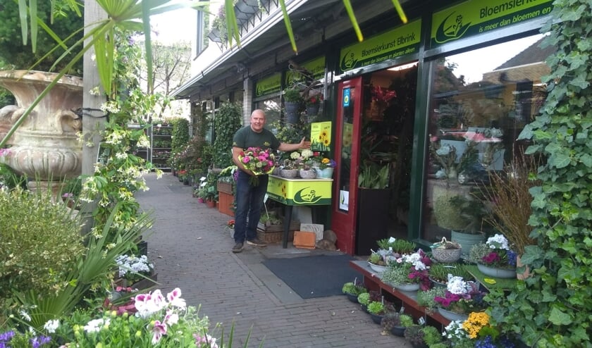 Jan-Willem Elbrink bij de winkel in Vorden. Foto: PR