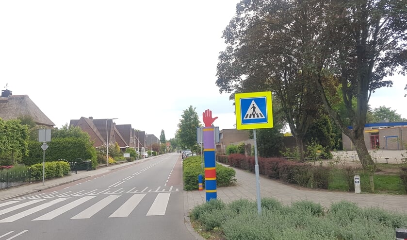 Een wegversmalling moet op de Aaltenseweg een einde maken aan de overlast van hardrijders. De huidige maatregelen werken niet voldoende.