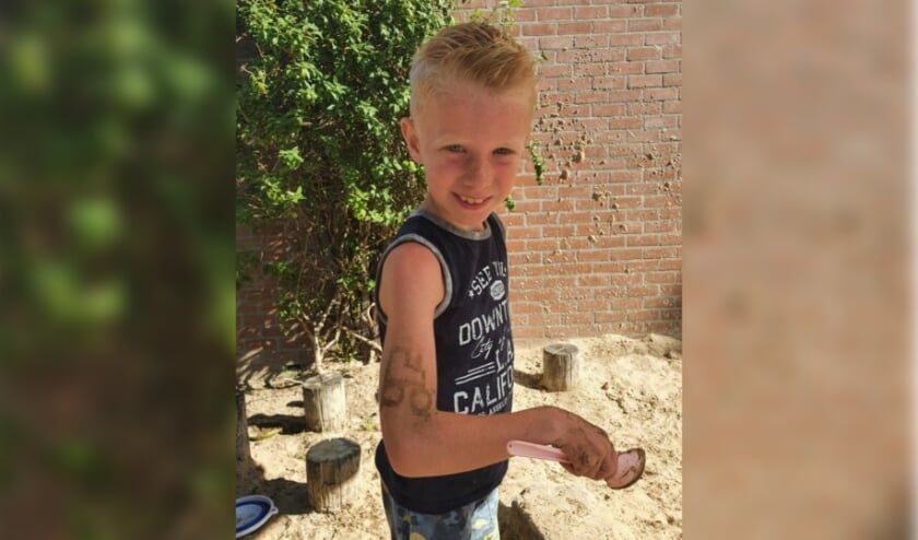Ook een 'modder-tattoo' van een trekker laten zetten behoorde tot de mogelijkheden. Foto. Leslie Schuurman