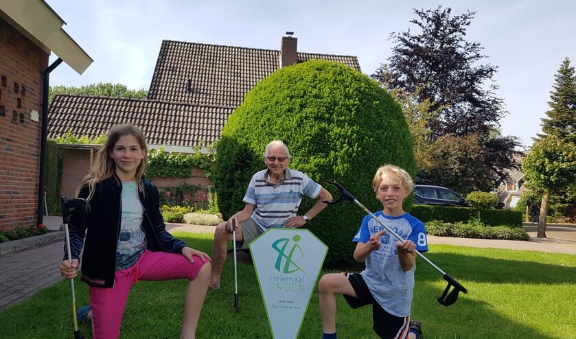 Femke, Lars en hun opa Jaap. Foto: Sonja Grooters