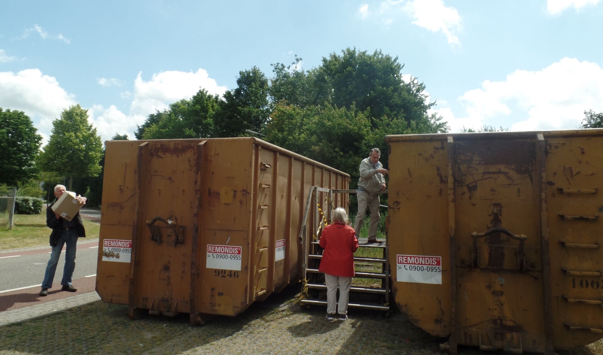 Sinds begin april kon er op zaterdag papier worden gebracht in de containers op de Venterkamp.  Foto: Jan Hendriksen