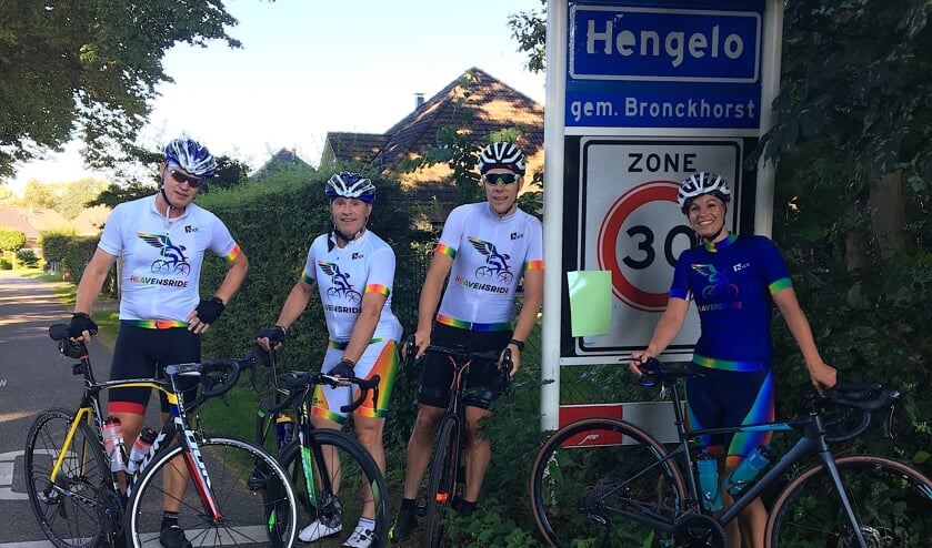 Het bestuur van Stichting Heavensride, v.l.n.r.: Voorzitter Ben Albers, Arjan Mombarg, Ferdy Klein Brinke en Mariëlle Klein Brinke. Foto: Nade Mombarg