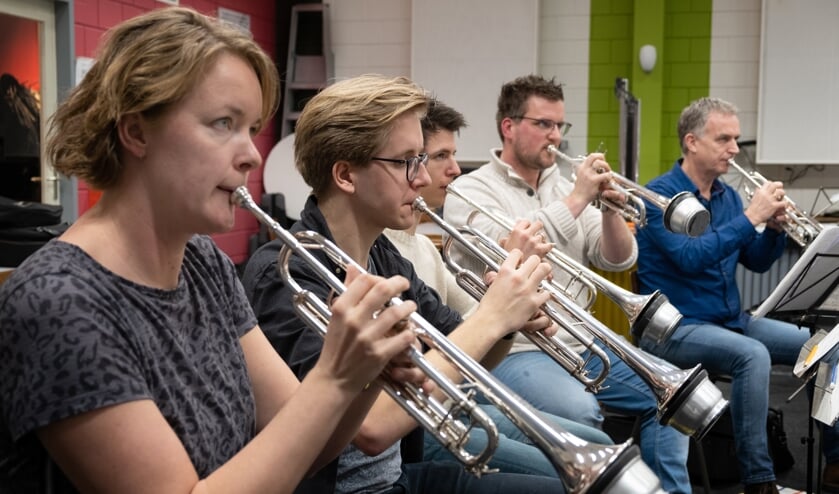 Trompettisten van Eendracht Aalten tijdens een repetitie in het begin van dit jaar. Foto: PR