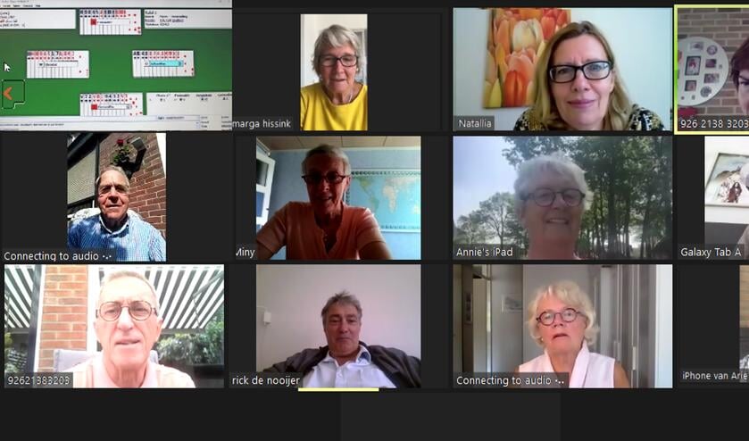 Liefhebbers kunnen online mee doen in de bridgecompetitie. Foto: Egbert Moester